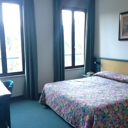 Hotel Plaza 3*