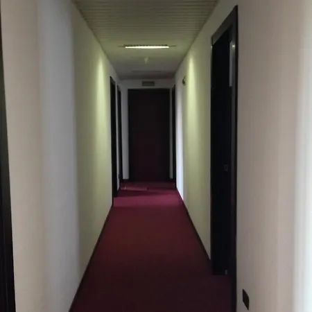 Plaza Hotel 3*