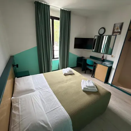 Plaza Hotel 3*