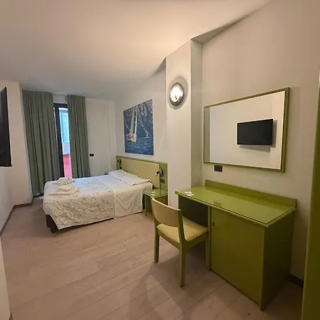 Hotel Plaza 3*